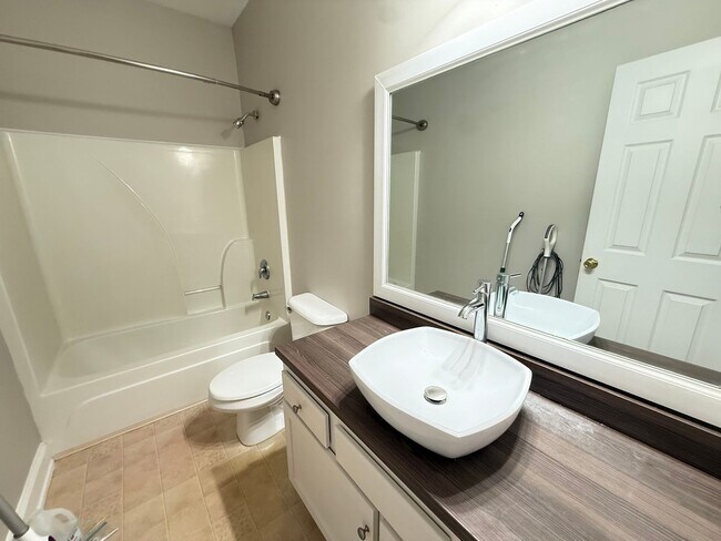 Building Photo - Renovated Cornelius Condo | Two Covered Balconies | Walk to Downtown & Antiquity | Lake Norman Area