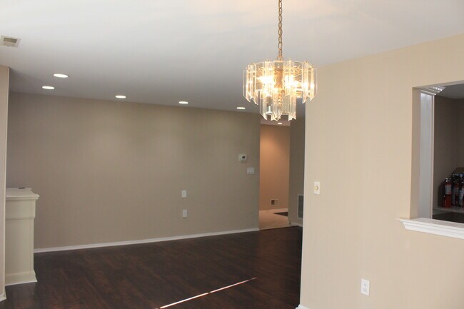 Building Photo - 77 Pagoda Ln