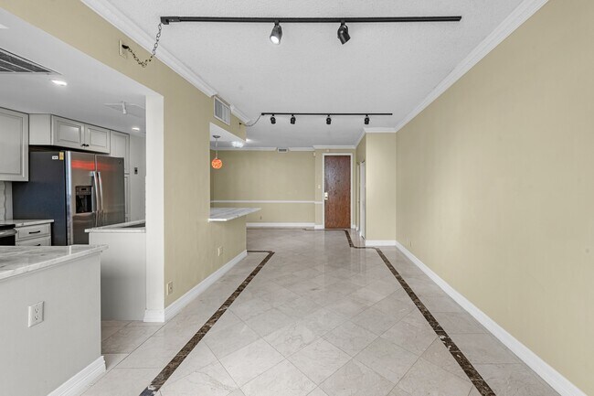 Building Photo - 5150 Hidalgo St