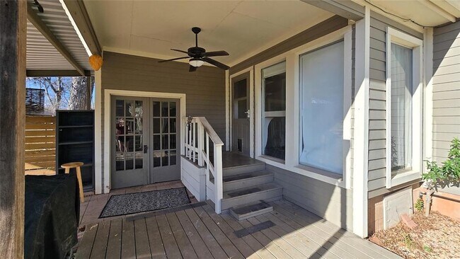 Building Photo - 609 N Ash St