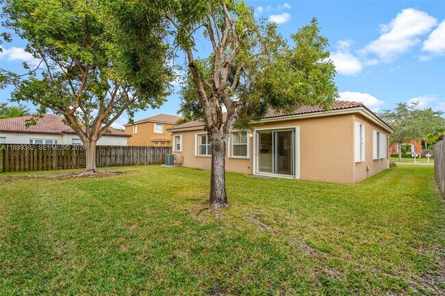 Building Photo - 1924 SE 17th Ct