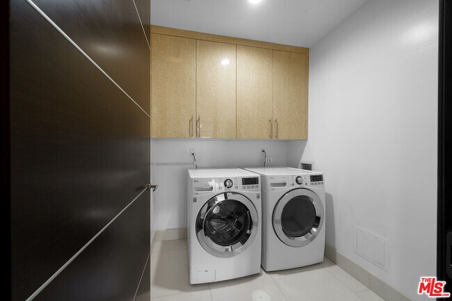 Building Photo - 1318 S Roxbury Dr