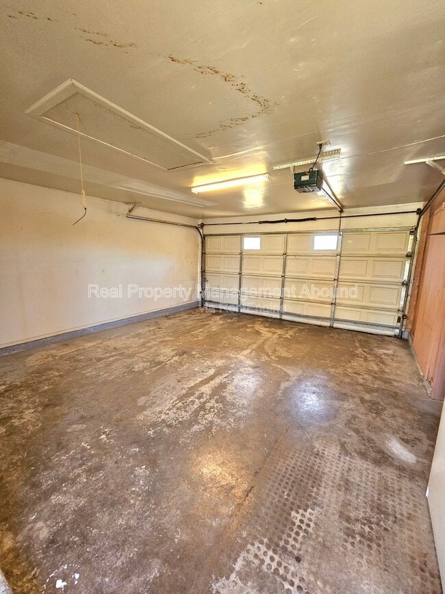 Building Photo - 924 Cowell St