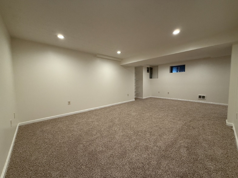 Building Photo - 10255 Cedarwood Dr