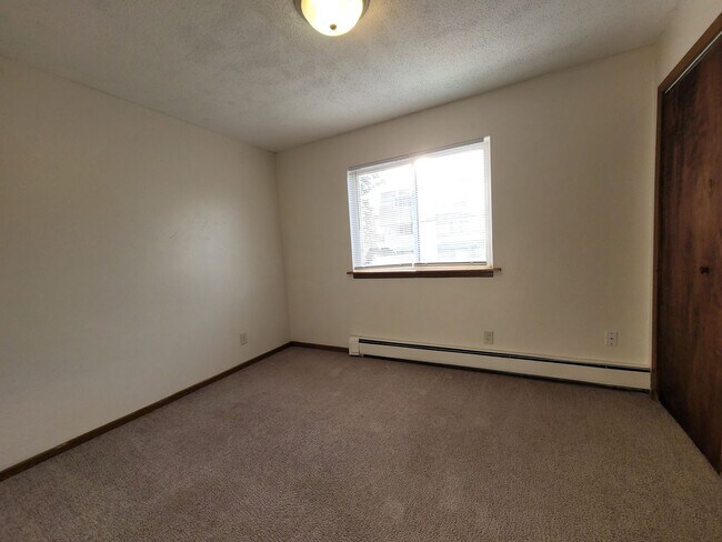 Building Photo - Great Marion Location. 2 bedroom 1 bath, h...