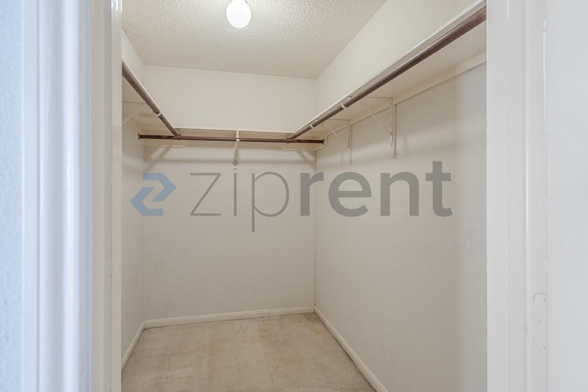 Building Photo - Unit