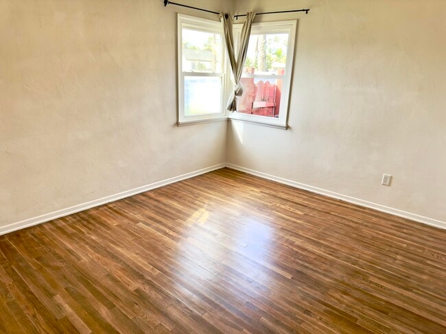 Building Photo - 1914 S Tremont St