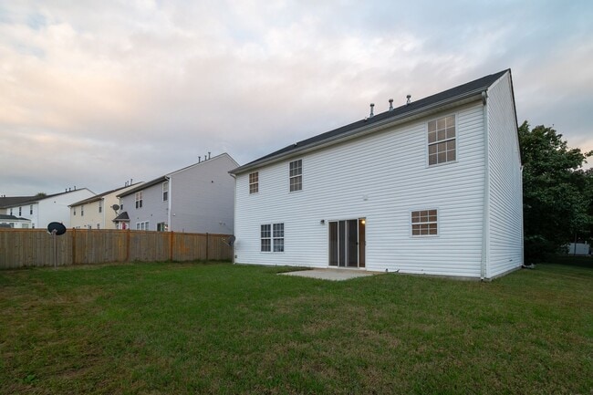 Building Photo - Spacious Home with Oversized Bedrooms & Op...