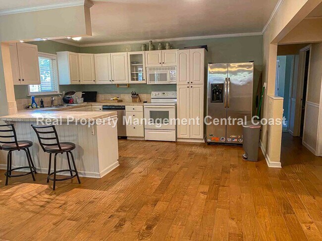 Building Photo - AVAILABLE NOW / SHARED HOME - 1 Bedroom av...
