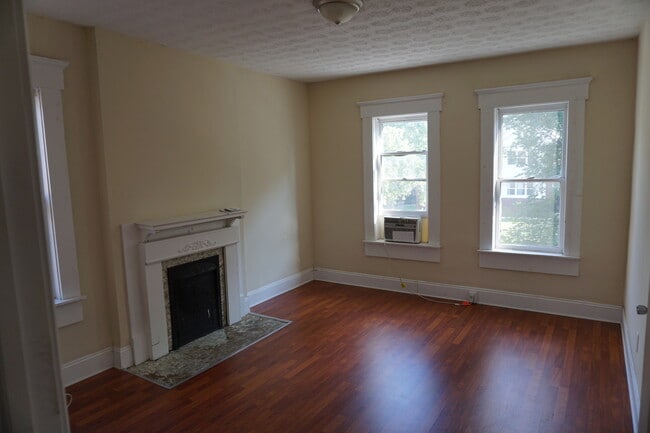 Building Photo - 290 E 15th Ave