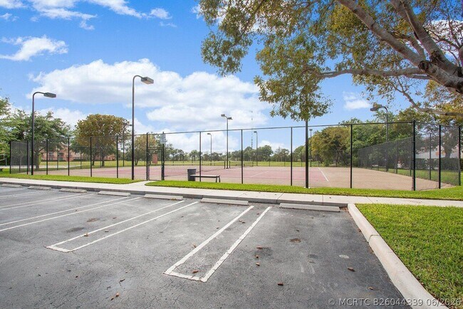 Building Photo - 2016 Alta Meadows Ln