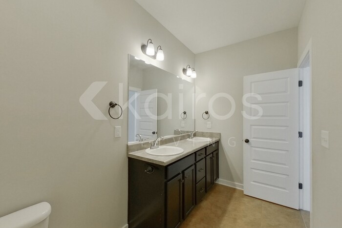 Building Photo - 471 White Oak Cir