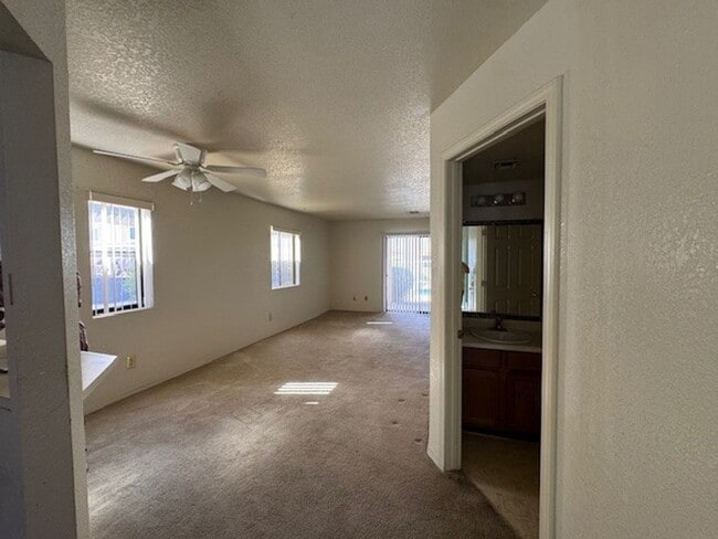 Building Photo - 2Br 2Ba Condo McCormick area w/Garage, Pool