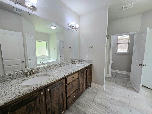 Building Photo - 3-Bedroom Home - Parkside Commons