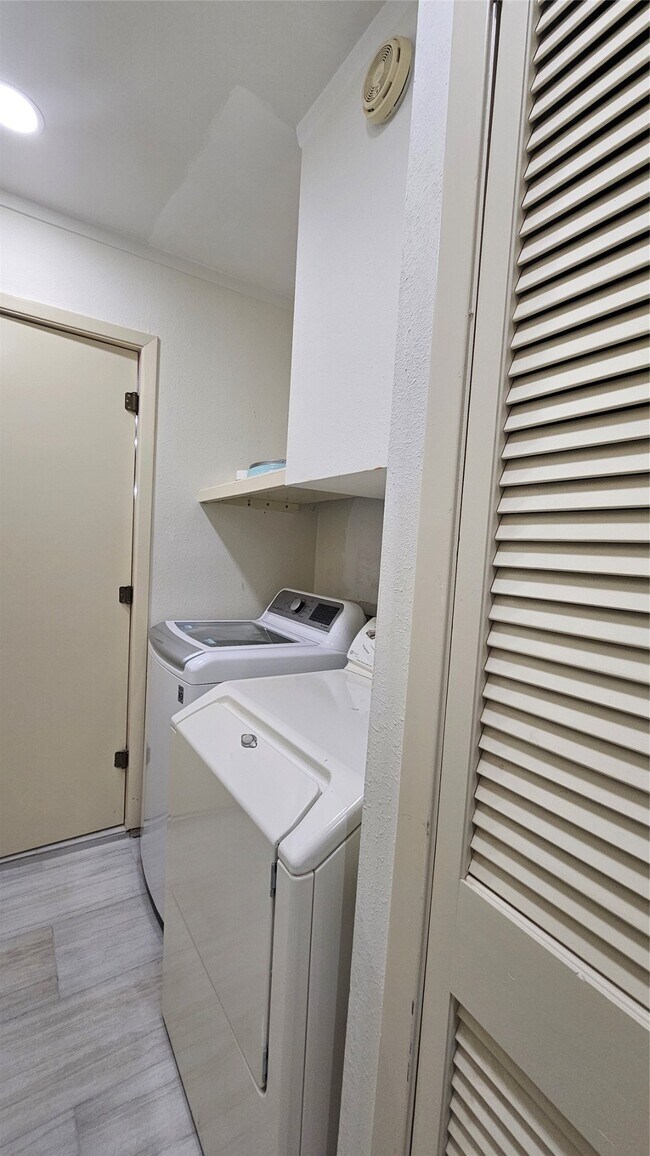 Building Photo - 1715 Pecan Ln