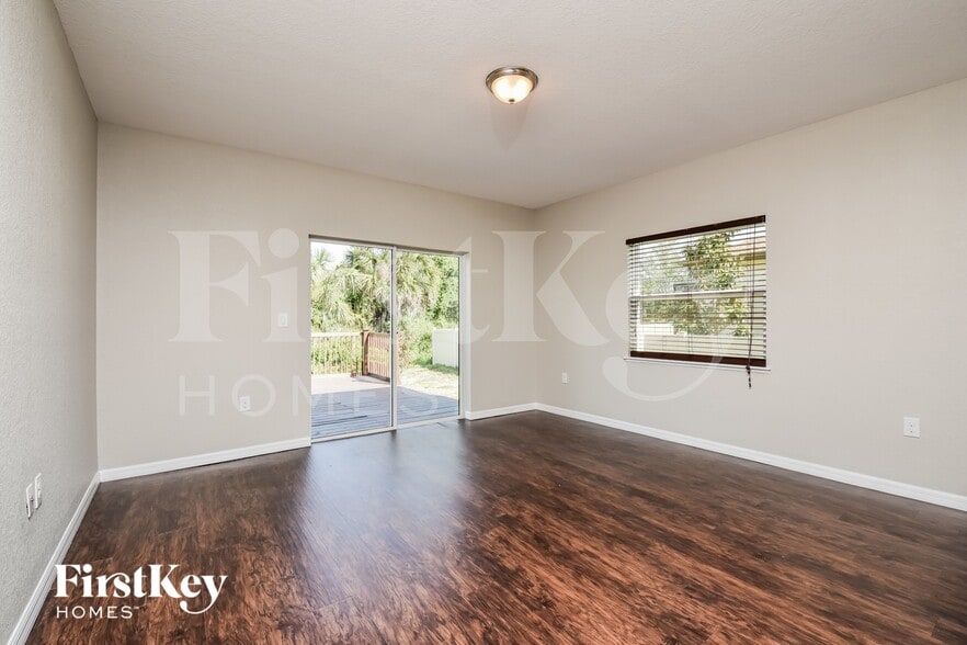 Building Photo - 3379 Toluca Terrace