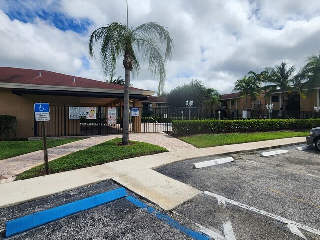 Building Photo - 6013 10th Ave N