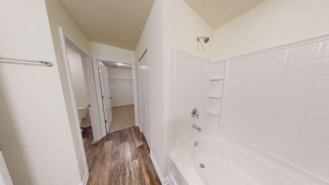 Building Photo - 4/2 Big Family Home In Adams Lake Availabl...