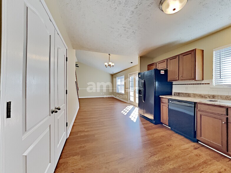 Building Photo - 673 Smoky Mountains Dr