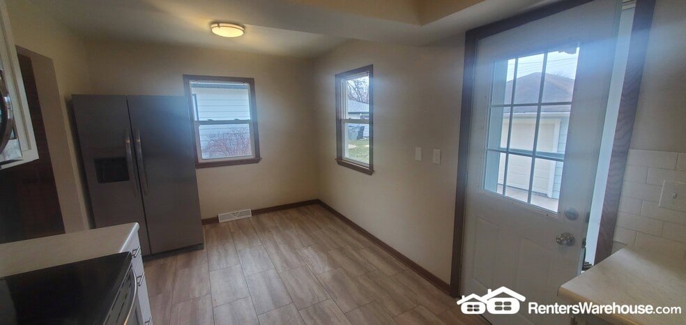 Building Photo - 10525 W Custer Ave