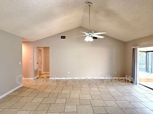 Building Photo - 1412 High Knoll Dr
