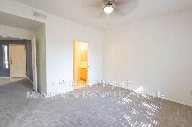 Building Photo - 15252 N 100th St