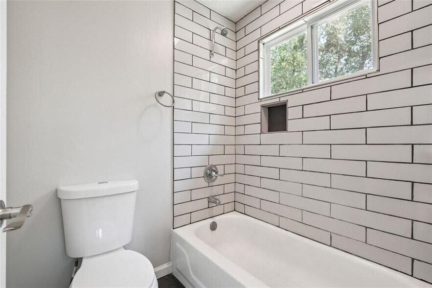 Building Photo - 5320 Kelleys Creek Dr