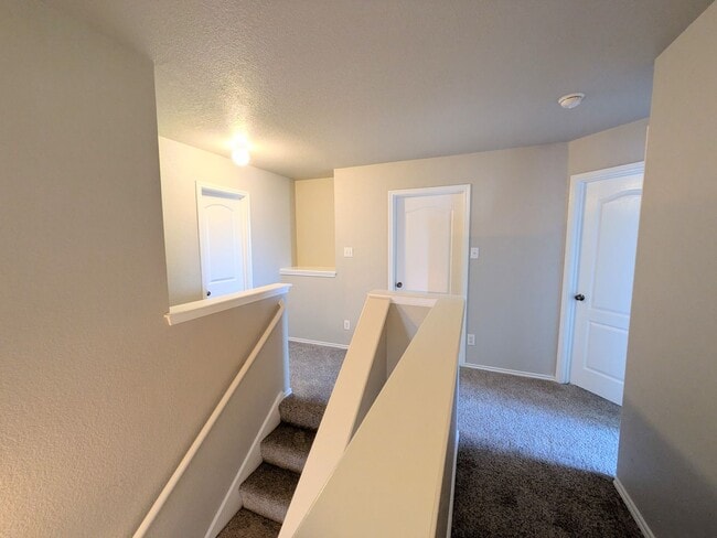 Building Photo - Very Nice 4 Bedroom Home In Convenient Northwest Location!