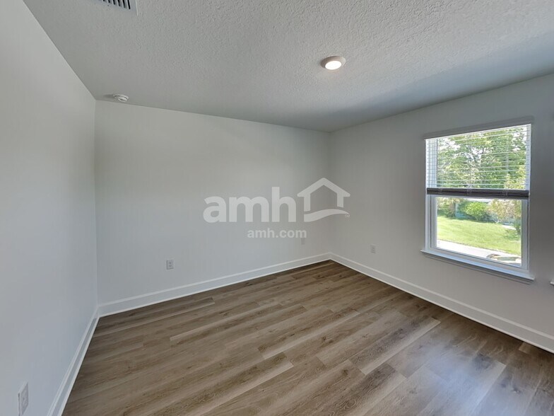 Building Photo - 3011 19th Ave W