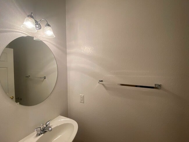 Building Photo - Gorgeous Rhodes Ranch Country Club home in Guard Gated Community!