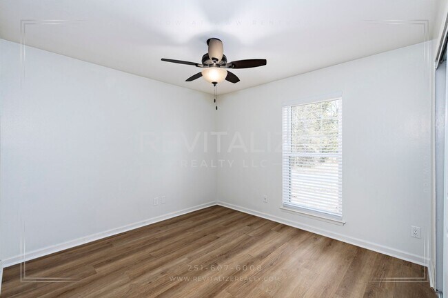 Building Photo - Beautifully Remodeled 4 Bed / 2 Bath Home near Airport Blvd