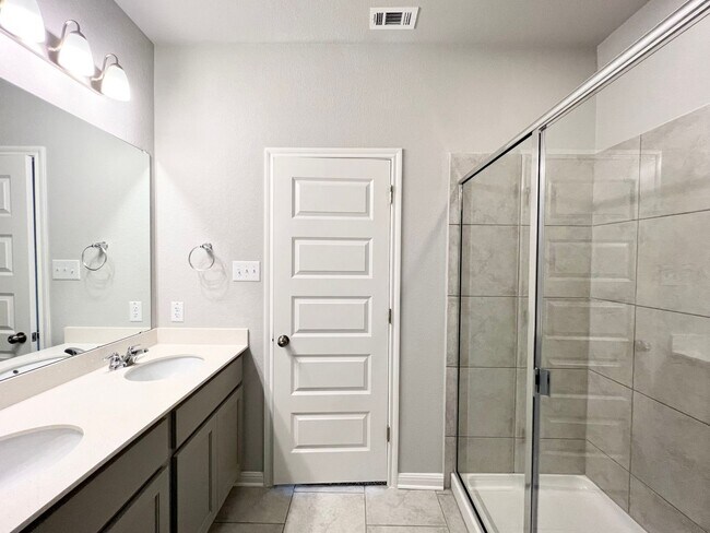 Building Photo - Home for lease