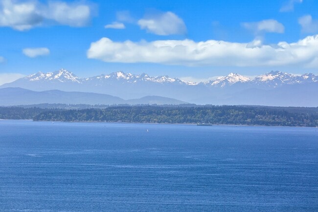 Building Photo - 2033 2nd Ave