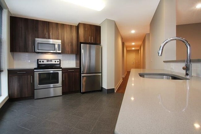 Building Photo - 100 Marshall St