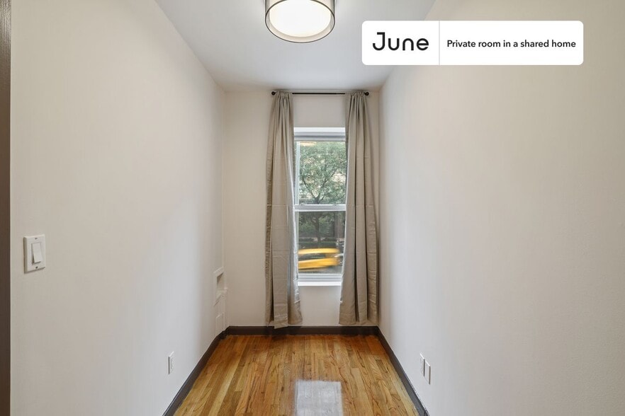 Building Photo - Room in Shared 3 bed/1 bath home