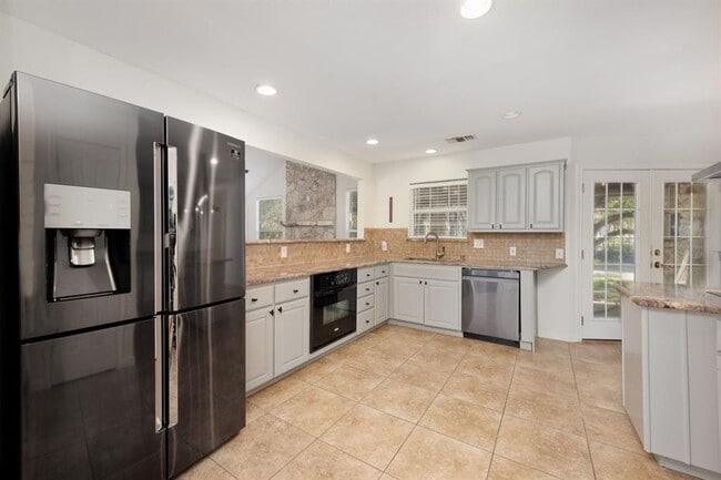 Building Photo - 810 Meadow Oaks Dr