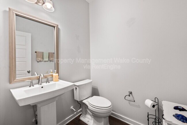 Building Photo - 410 Triumph Ln