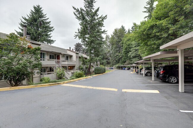 Building Photo - 2 Bedroom Ground Floor Condo in the Heart of Woodinville!