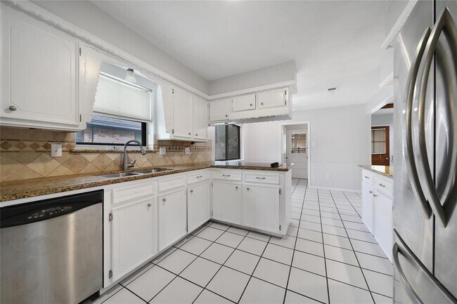 Building Photo - 1056 Martin St