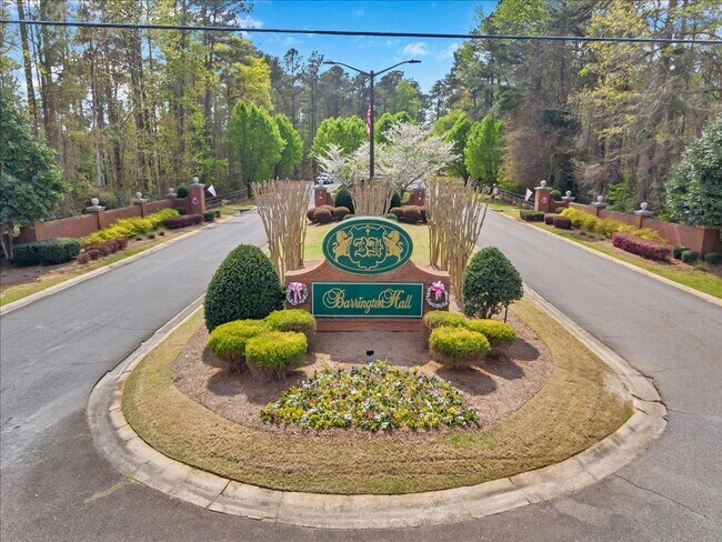 Building Photo - Country Club Living