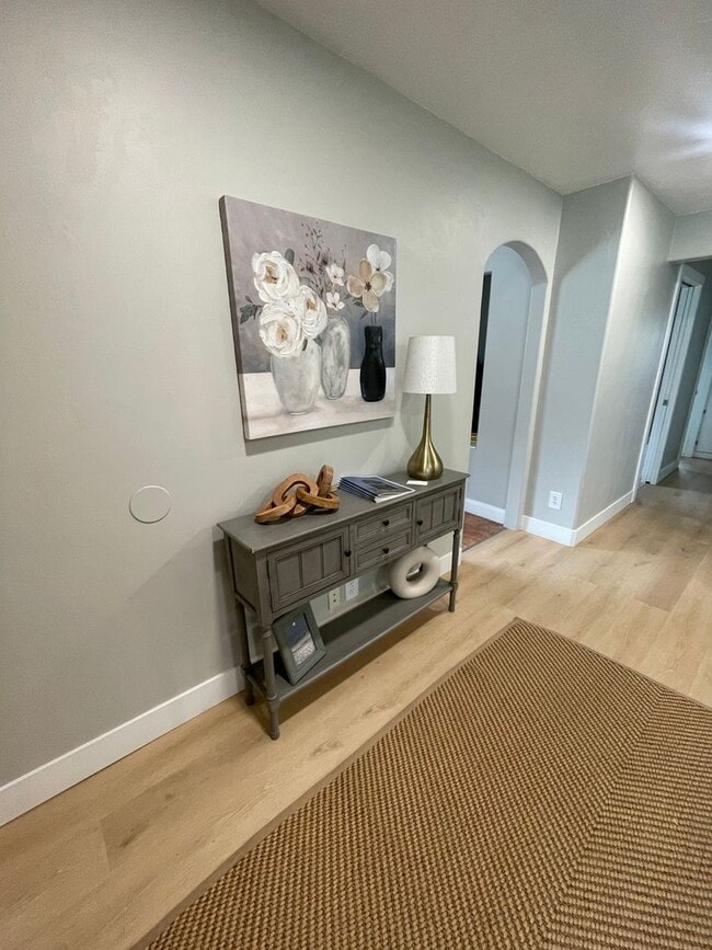 Building Photo - Spacious 5 Bedroom House in Salt Lake