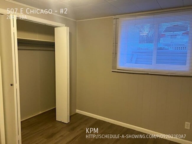 Building Photo - 507 E Chicago-#2