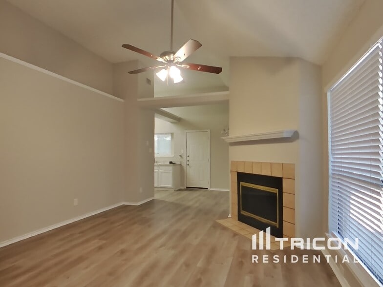 Building Photo - 906 Sylvan Creek Dr