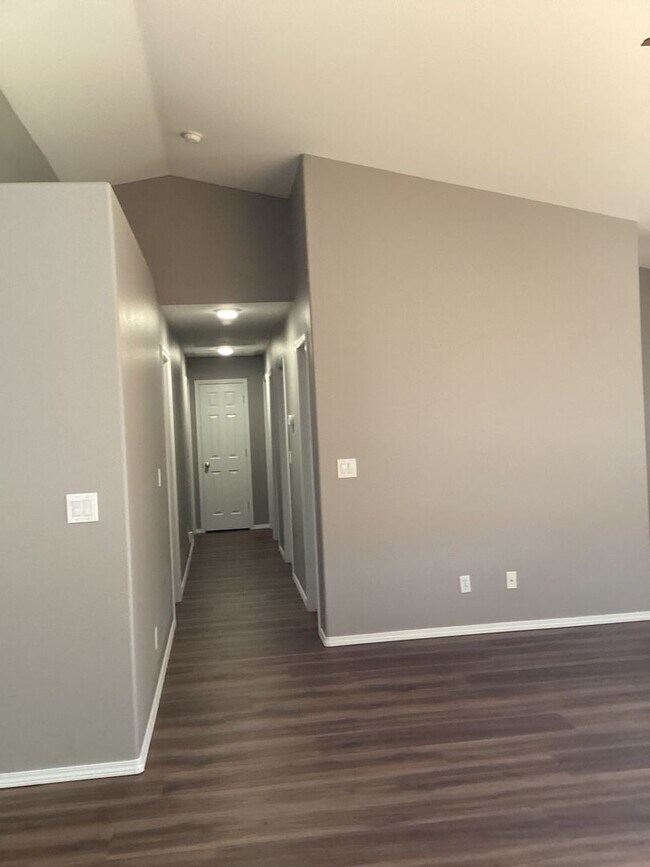 Building Photo - 3 bedroom/2 Bath in Spanish Springs