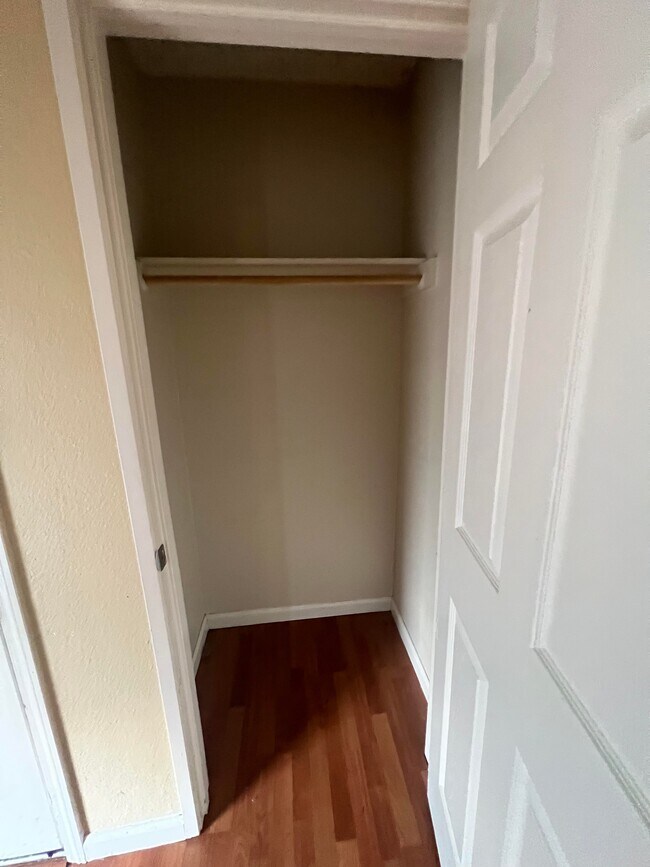 Building Photo - 195 Del Sur Ct