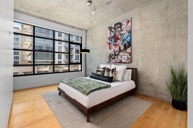 Building Photo - 1050 Island Ave