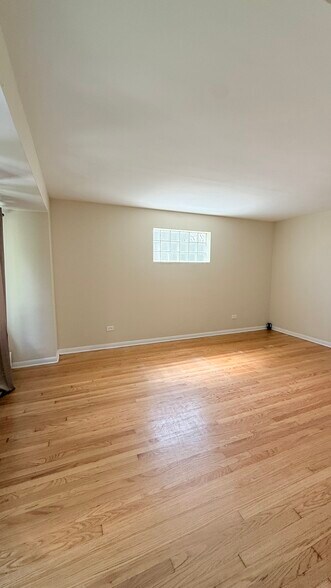 Building Photo - 3030 N Oleander Ave