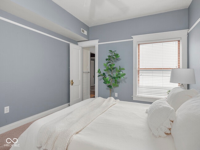 Building Photo - 2161 N Meridian St