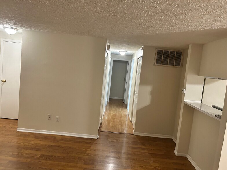 Building Photo - 2458 Burgandy Ln