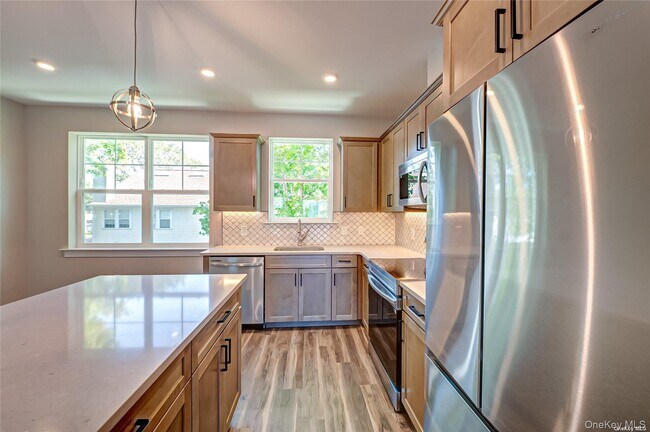 Building Photo - 1 Conklin St